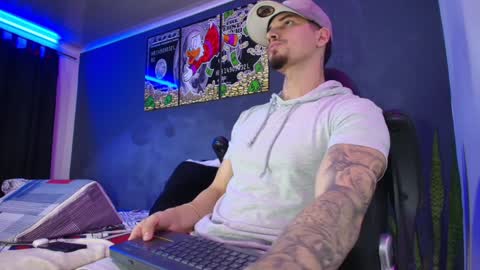 Snapshot of camiloalvarezzz3 chatting on January 2025 10:16:02 PM CAMILO online show from January 2025 10:16:02 PM