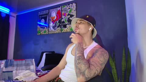 Snapshot of camiloalvarezzz3 chatting on February 2025 01:32:02 PM CAMILO online show from February 2025 01:32:02 PM