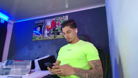 Snapshot of camiloalvarezzz3 chatting on February 2025 09:54:01 PM CAMILO online show from February 2025 09:54:01 PM