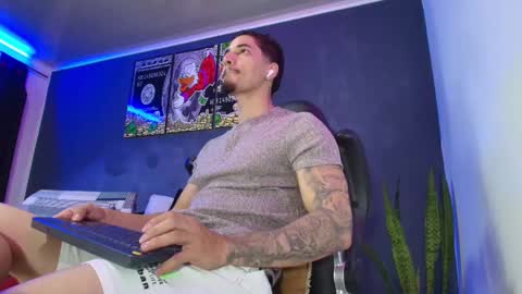Snapshot of camiloalvarezzz3 chatting on February 2025 01:05:01 PM CAMILO online show from February 2025 01:05:01 PM