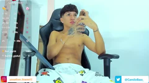 Snapshot of camilobass_ chatting on January 2025 04:05:01 AM Camilo Bass online show from January 2025 04:05:01 AM