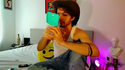 Snapshot of camilosaennz chatting on October 2025 08:53:02 PM camilo online show from October 2025 08:53:02 PM