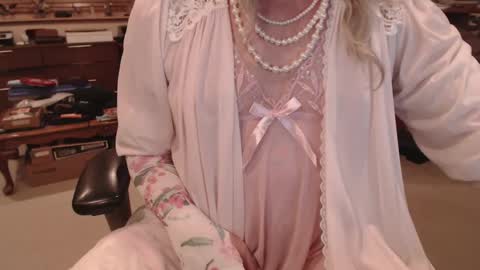 Snapshot of cammiecd chatting on January 2025 05:16:02 AM CammieCD online show from January 2025 05:16:02 AM