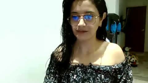 Carolina online show from January 2025 12:35:02 AM
