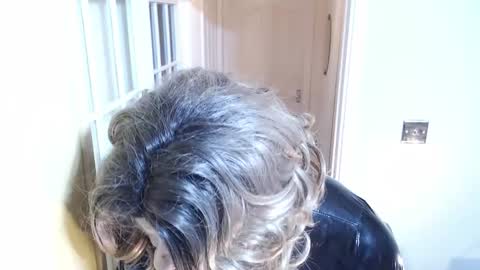 Snapshot of candi_smokes chatting on November 2025 03:23:01 PM candi smokes online show from November 2025 03:23:01 PM