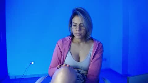 Candy Dowson online show from September 2025 10:40:01 AM