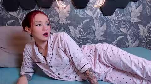 Snapshot of candyyyyrio chatting on October 2025 03:58:01 AM Mia online show from October 2025 03:58:01 AM