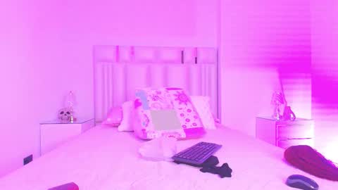 Aura  online show from October 2025 11:55:02 AM