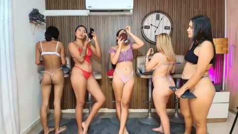 Snapshot of canelasquirtxxx chatting on October 2025 11:39:01 AM Sara online show from October 2025 11:39:01 AM