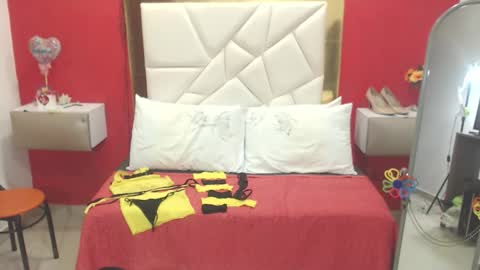 Canela online show from October 2025 07:29:02 PM