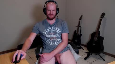 Snapshot of capt_booty chatting on November 2025 07:26:01 PM capt_booty online show from November 2025 07:26:01 PM