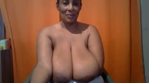Snapshot of caramelchoc81 chatting on October 2025 01:34:02 PM candylious81 online show from October 2025 01:34:02 PM