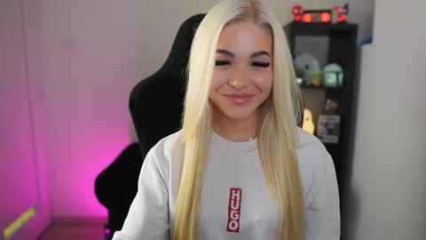 Camilla online show from November 2025 02:39:02 PM