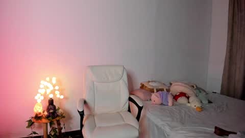 Snapshot of caramelo_xox chatting on December 2024 01:06:01 AM online show from December 2024 01:06:01 AM