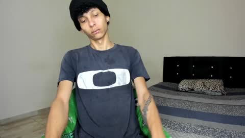 Snapshot of cardrey05 chatting on December 2024 11:44:01 AM Carlos and Cristian online show from December 2024 11:44:01 AM