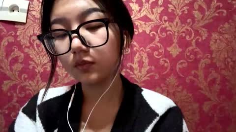 Chloe online show from November 2025 01:28:02 AM