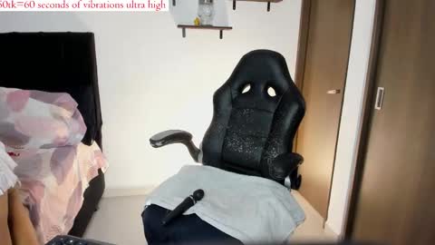 Snapshot of carla_adamss chatting on November 2025 05:39:01 AM Carla online show from November 2025 05:39:01 AM