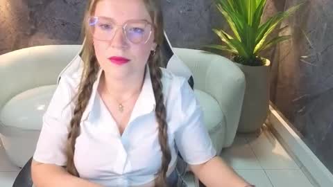 Snapshot of carla_tp chatting on October 2025 07:56:01 PM Carla online show from October 2025 07:56:01 PM