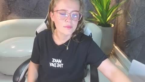 Snapshot of carla_tp chatting on October 2025 12:59:02 PM Carla online show from October 2025 12:59:02 PM