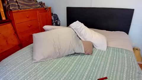 Snapshot of carliescott_meow chatting on November 2025 12:05:02 AM Carlie online show from November 2025 12:05:02 AM