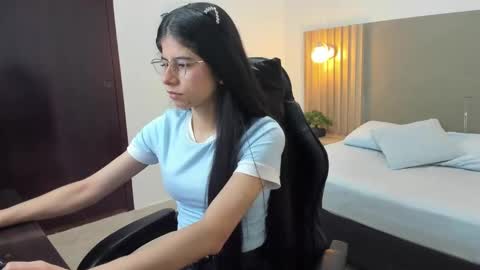 C A R L I N A online show from September 2025 12:26:01 PM