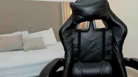 C A R L I N A online show from October 2025 12:15:01 PM