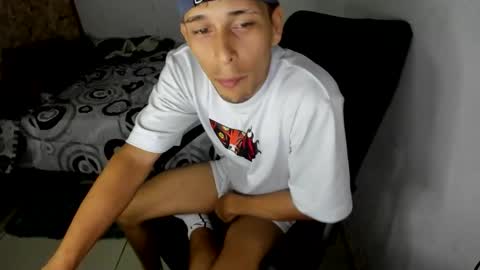 carlossmi01 online show from October 2025 02:44:01 AM