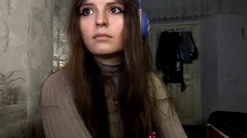 Mia online show from October 2025 09:28:02 AM