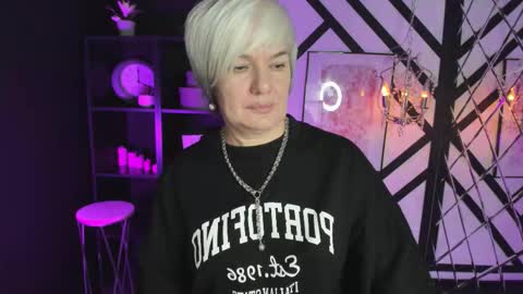 Snapshot of carmensoft chatting on November 2025 08:52:01 PM Carmen online show from November 2025 08:52:01 PM