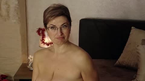 CaroJhones online show from December 2024 08:33:02 AM