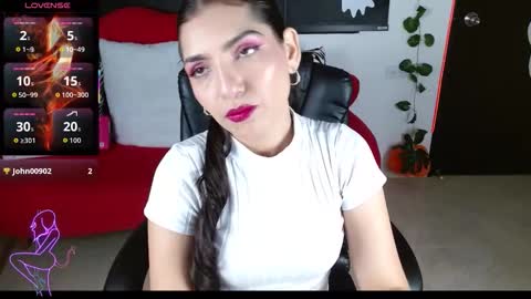 Snapshot of carolaine69_ chatting on October 2025 01:41:02 PM Caroline online show from October 2025 01:41:02 PM