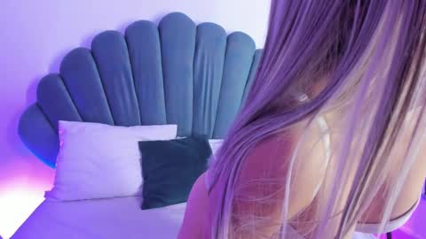 Carolain online show from September 2025 01:15:01 PM