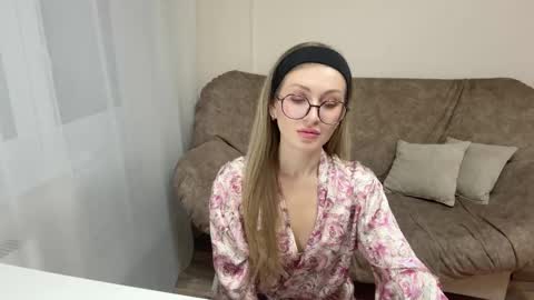 Snapshot of carolin_rogers chatting on November 2025 05:23:02 PM Carolin online show from November 2025 05:23:02 PM