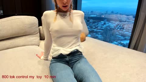 Lina.I will online 1 December   online show from December 2024 01:05:02 PM
