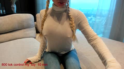 Lina.I will online 1 December   online show from December 2024 07:28:02 AM
