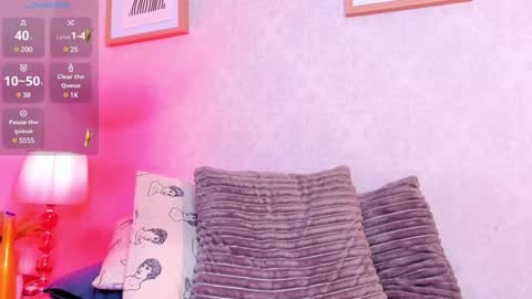 Snapshot of caroline_dh chatting on December 2024 05:51:01 PM Caroline online show from December 2024 05:51:01 PM