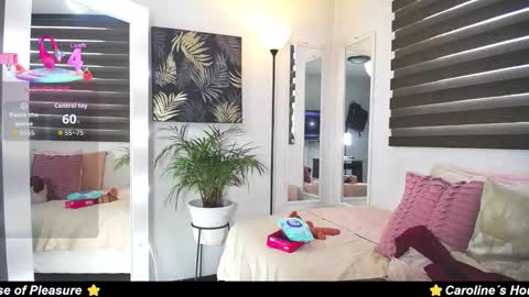 Snapshot of caroline_jackson_ chatting on October 2025 12:42:02 PM C A R O L I N E online show from October 2025 12:42:02 PM