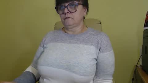 Snapshot of carolinedream_ chatting on October 2025 06:35:02 AM CarolineDream online show from October 2025 06:35:02 AM