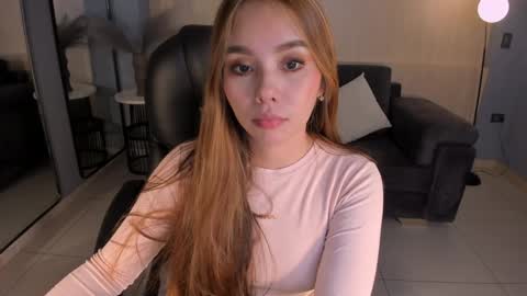 Snapshot of carolinegrace_ chatting on December 2024 03:02:02 AM Caro online show from December 2024 03:02:02 AM
