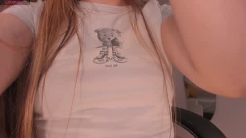 Snapshot of carolinegrace_ chatting on February 2025 10:19:01 AM Caro online show from February 2025 10:19:01 AM