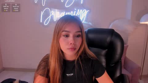 Snapshot of carolinegrace_ chatting on February 2025 10:45:01 AM Caro online show from February 2025 10:45:01 AM