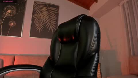 Snapshot of carolinegrace_ chatting on November 2025 10:49:01 AM Caro online show from November 2025 10:49:01 AM