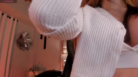 Snapshot of carolinegrace_ chatting on November 2025 11:21:02 AM Caro online show from November 2025 11:21:02 AM