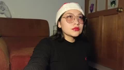 Snapshot of caroll_luna chatting on December 2024 12:23:01 AM kitty online show from December 2024 12:23:01 AM