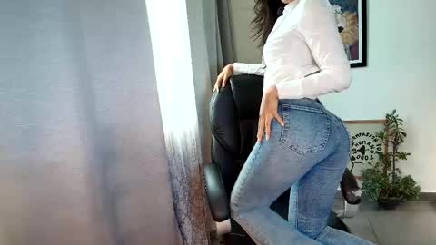 Caro online show from October 2025 07:49:02 PM