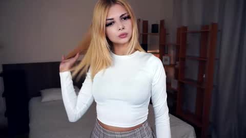Hello everyone Im Monica Its my first day Were going to have fun together  online show from September 2025 07:57:01 PM