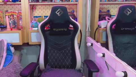 Snapshot of carrie_hall chatting on November 2025 12:39:02 PM Carrie online show from November 2025 12:39:02 PM