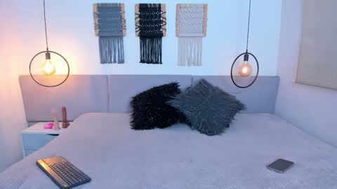 Snapshot of carrie_hall chatting on November 2025 01:44:01 PM Carrie online show from November 2025 01:44:01 PM