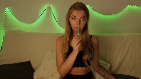 Snapshot of carriebradshawww chatting on October 2025 01:40:02 PM carriebradshawww online show from October 2025 01:40:02 PM