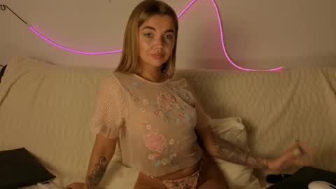 Snapshot of carriebradshawww chatting on October 2025 02:38:02 PM carriebradshawww online show from October 2025 02:38:02 PM